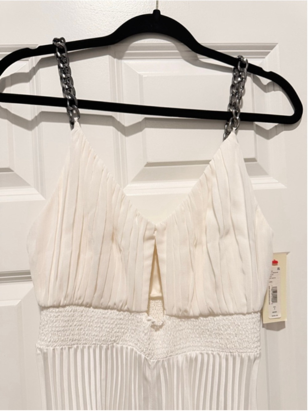 Women's Alice + Olivia Pleated Cutout Jumpsuit in Off White, Size 2 - Picture 7 of 11